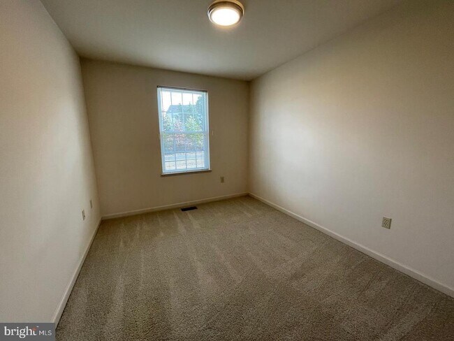 Building Photo - 28 Belladonna Ln