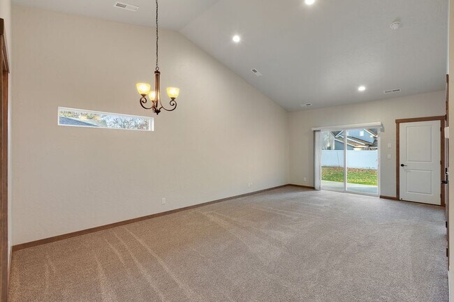 Building Photo - 408 W Davidson Ave