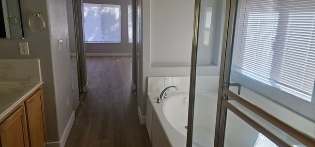 Foto del edificio - Beautiful and Spacious 3 bedroom home for rent