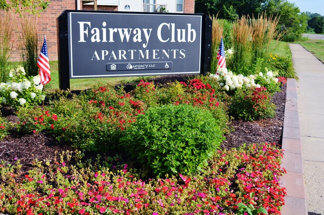 Letrero de entrada - Fairway Club Apartments