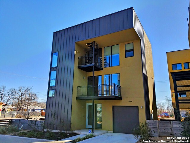 Primary Photo - 1529 S Presa St