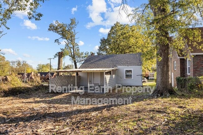 Building Photo - 1540 42nd St Ensley