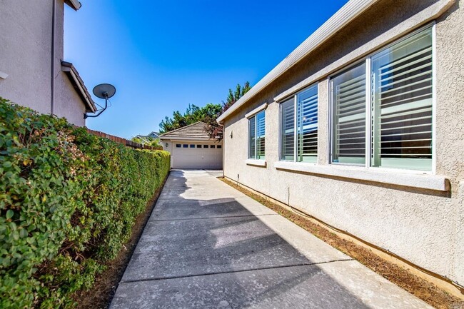Building Photo - 1600 HICKAM CIRCLE, SUISUN CITY
