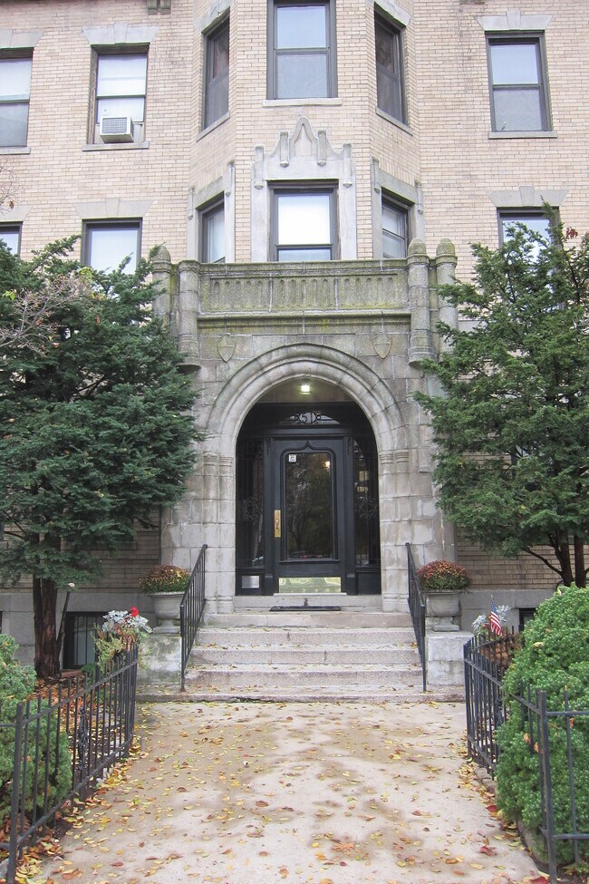 Building Photo - 51 Park Dr