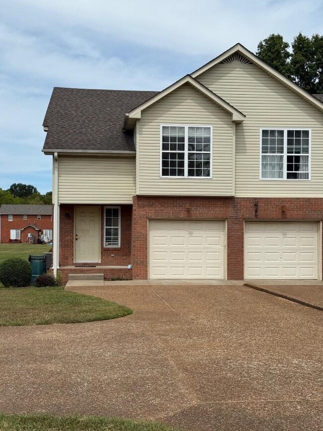 Building Photo - 705 Vanview Dr