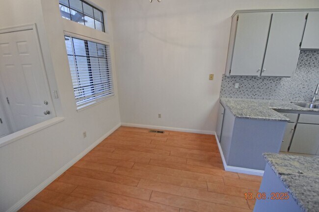 Foto del edificio - Welcome to Fostoria Terrace – a gated comm...
