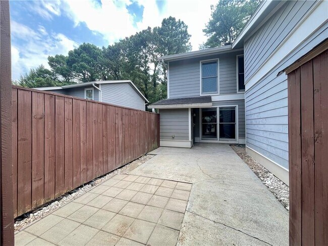 Foto del edificio - 5014 Meadow Ln