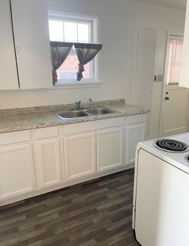 Building Photo - Charming 1 Bedroom 1 Bath Available Now!