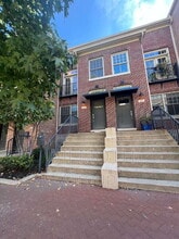 Building Photo - 521 N Park Ave