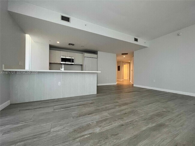 Foto del edificio - 45 SW 9th St