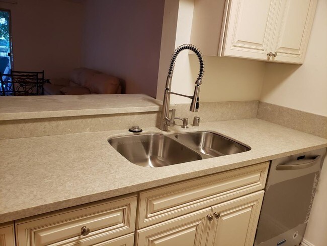 Foto del edificio - 5460 White Oak Ave