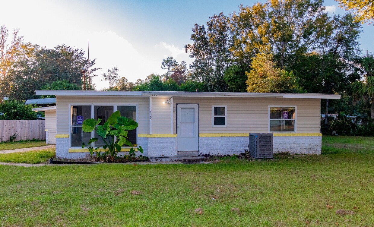 Foto principal - 708 Edison Dr