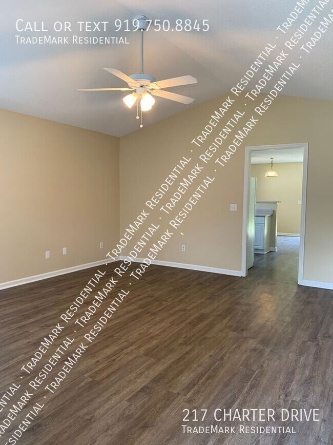 Foto del edificio - 217 Charter Dr