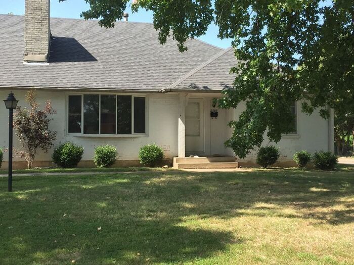 Great Location! Duplex in Southern Hills! House for Rent in