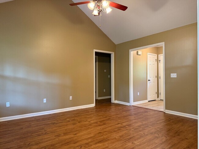 Foto del edificio - 3704 Chambray Pl