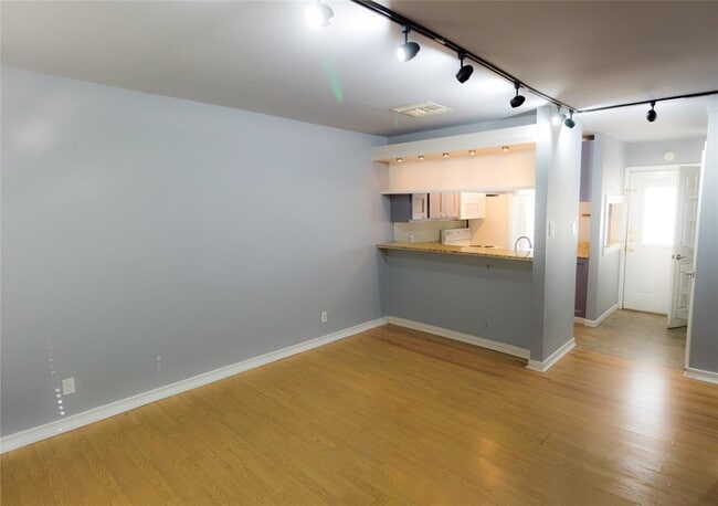 Building Photo - 1205 Autrey St
