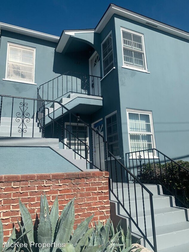 Primary Photo - 110-132 W Ivy St