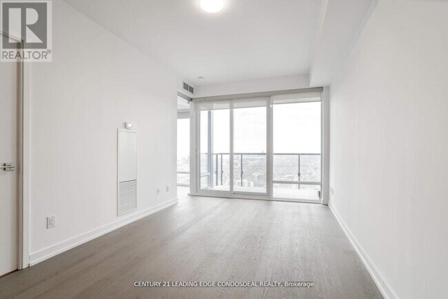 Building Photo - 488 University Ave