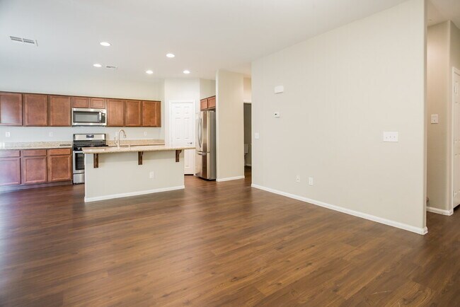 Foto del edificio - 10232 Ruggles Mansion Ave