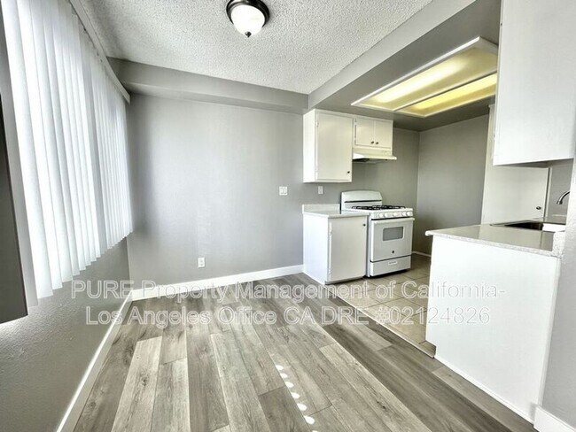 Foto del edificio - 651 W 12th St