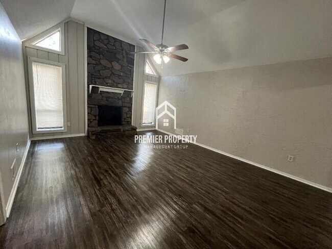 Foto del edificio - 8092 Shallow Glen Trail