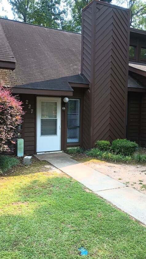 Primary Photo - 227 Rock Knoll Dr