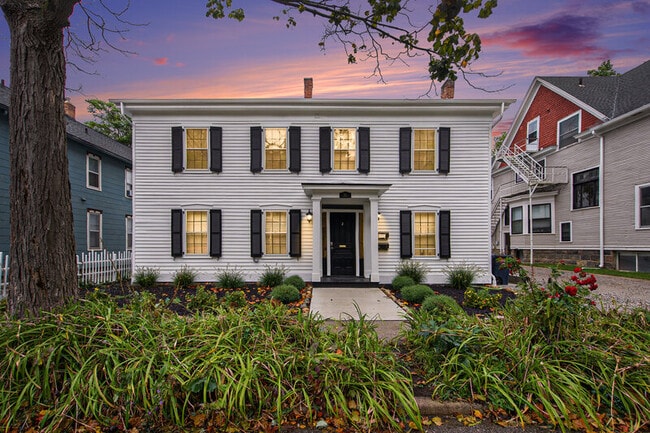 Building Photo - 511 E Ann St