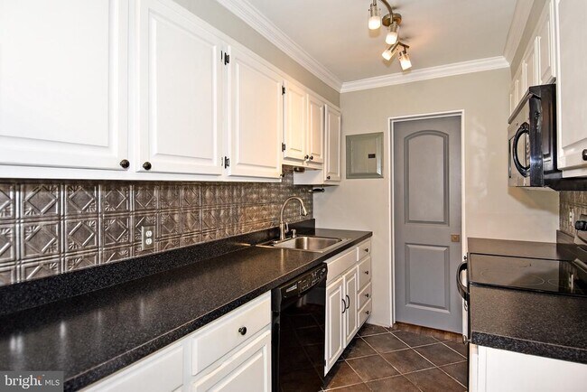 Foto del edificio - 7036 Strathmore St