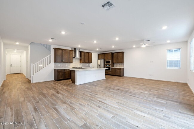 Foto del edificio - 2468 W Rowel Rd