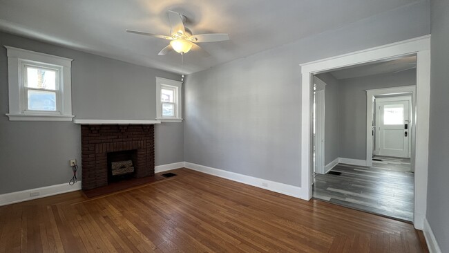 Sala de estar - 2727 Alberts Ct