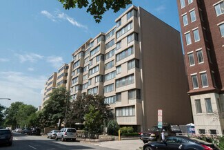 Building Photo - 522 21st St NW