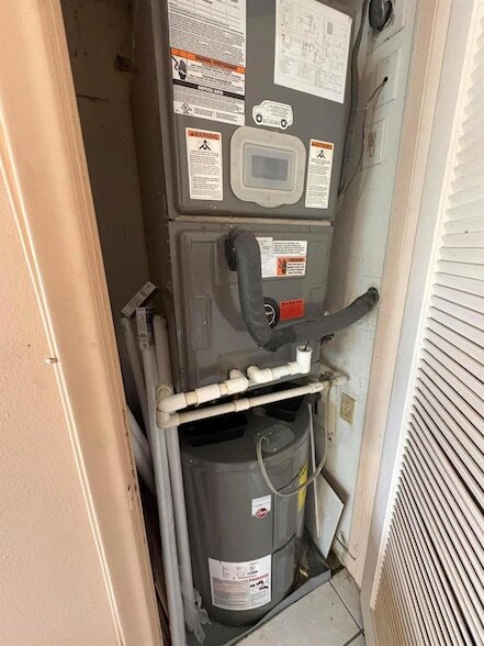 Building Photo - 202 Greenbrier C