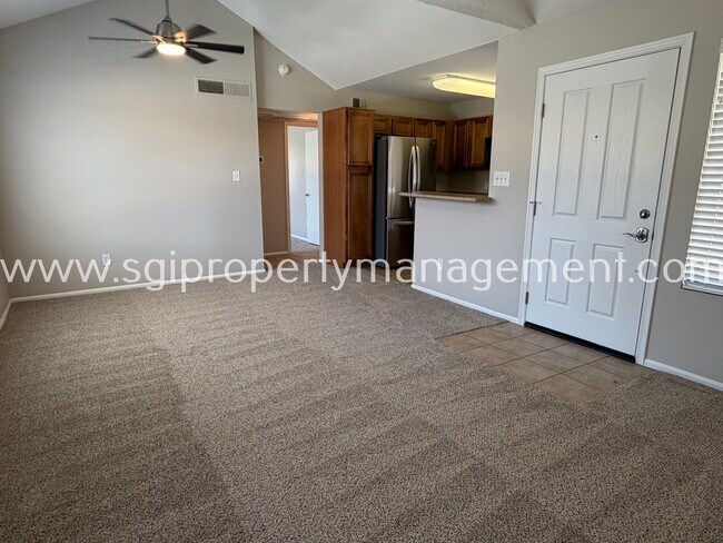 Foto del edificio - 10115 E Mountain View Rd