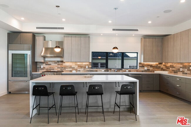 Foto del edificio - 10563 Ashton Ave