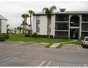 Building Photo - 1105 Green Pine Blvd
