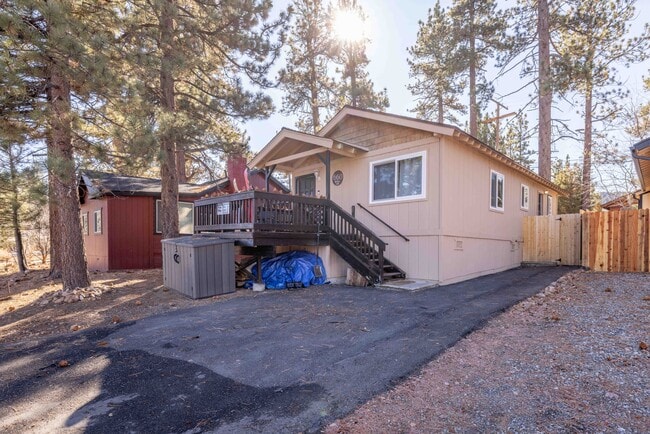 Building Photo - 660 Metcalf Ln