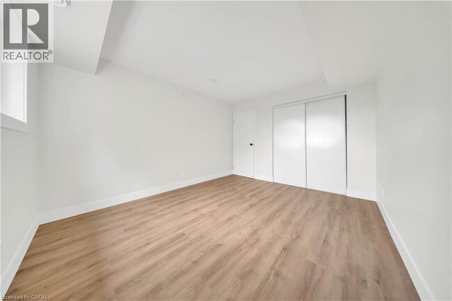 Building Photo - 3085 Kingsway Dr