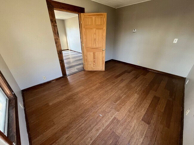 Building Photo - 3 Bedroom Home