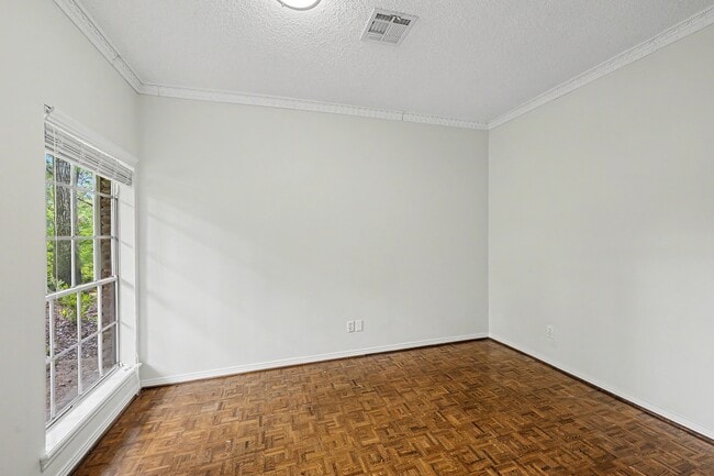 Building Photo - 10811 Hunters Forest Dr