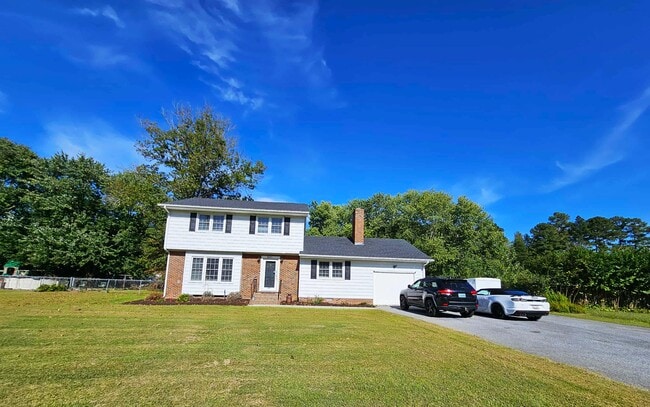 Building Photo - 8681 Mar Lynn Dr