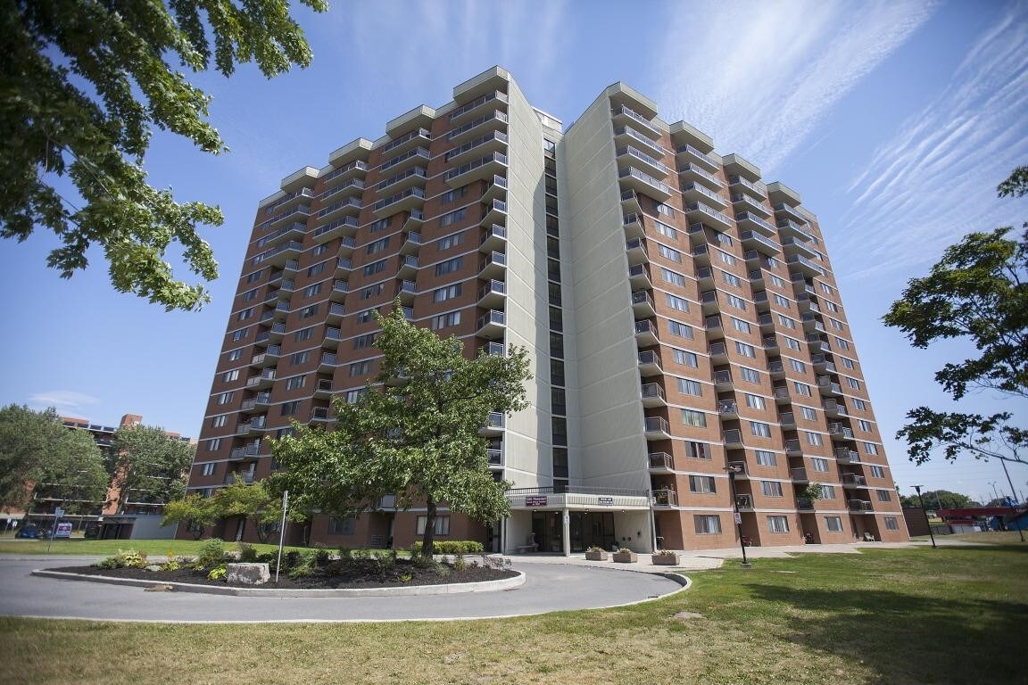 Riviera Gate II Apartments 1310 McWatters Rd Ottawa, ON