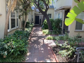 Building Photo - 9979 Robbins Dr