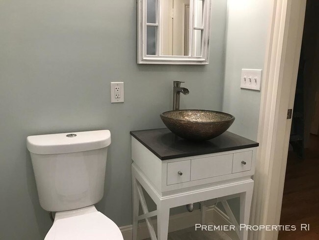 Building Photo - 3 bedroom in Providence RI 02909