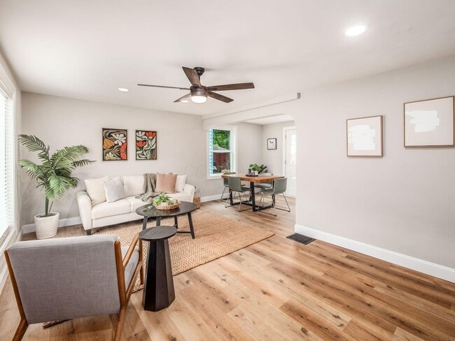 Foto del edificio - Charming 2-Bedroom Home in North Linden / ...