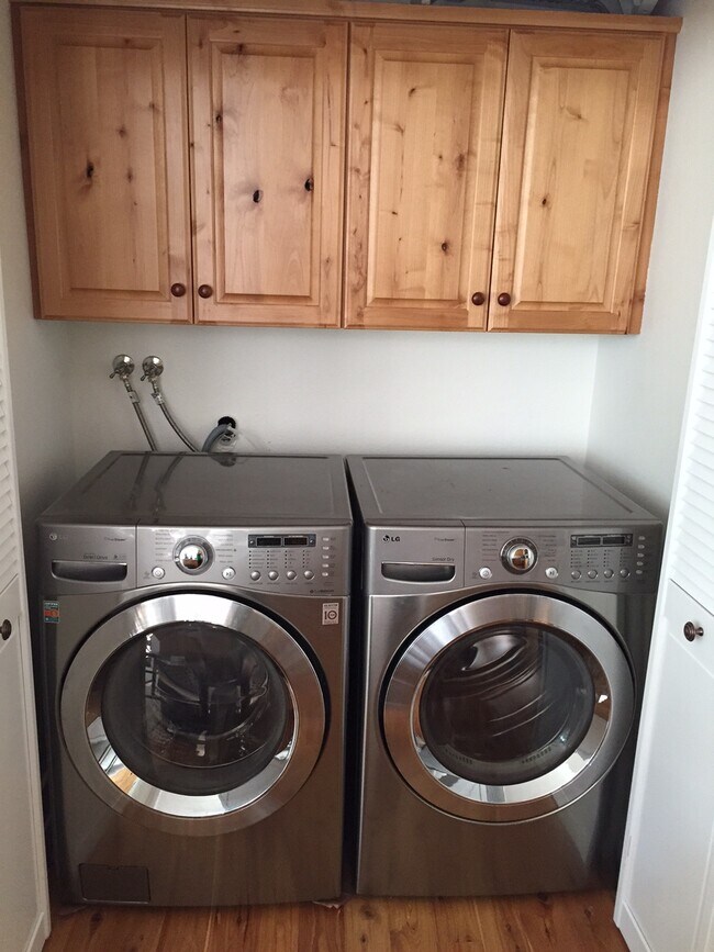 In unit washer and dryer - 8300 Meadowview Dr
