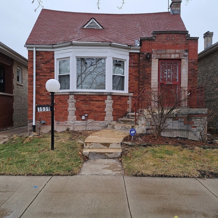 Foto principal - 7939 S La Salle St