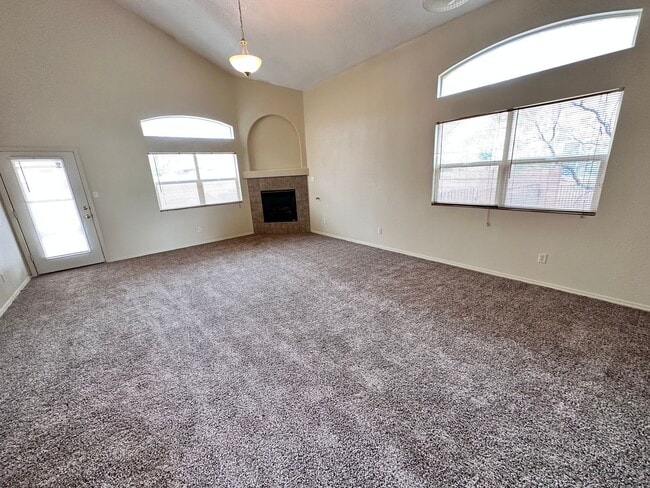 Building Photo - Move in Special! Stunning 2 story in Hunin...