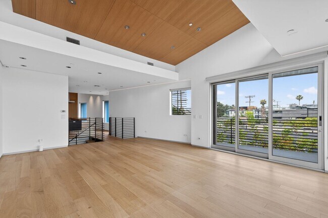 Foto del edificio - Discover this striking 3 bedroom apartment for rent in Venice, offering 4 bathrooms, contemporary...