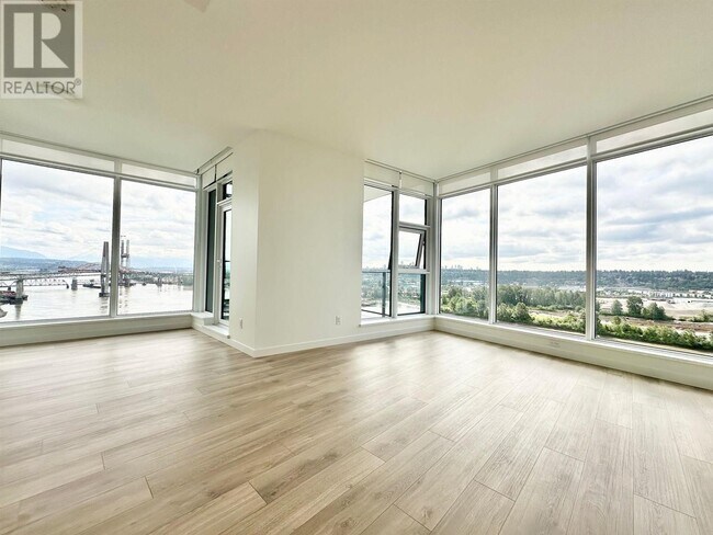 Building Photo - 660 Quayside Dr