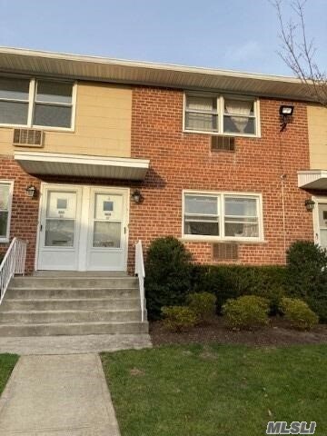 Primary Photo - 206 Flower Rd